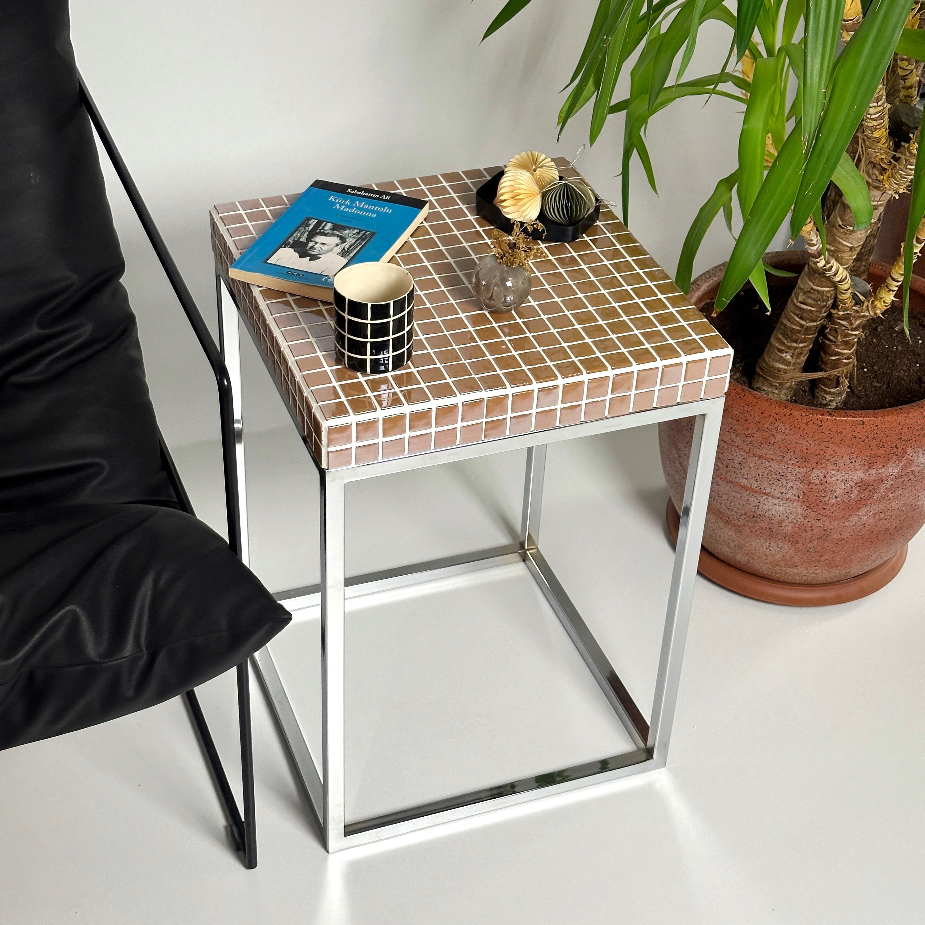 Lustramosa Side Table