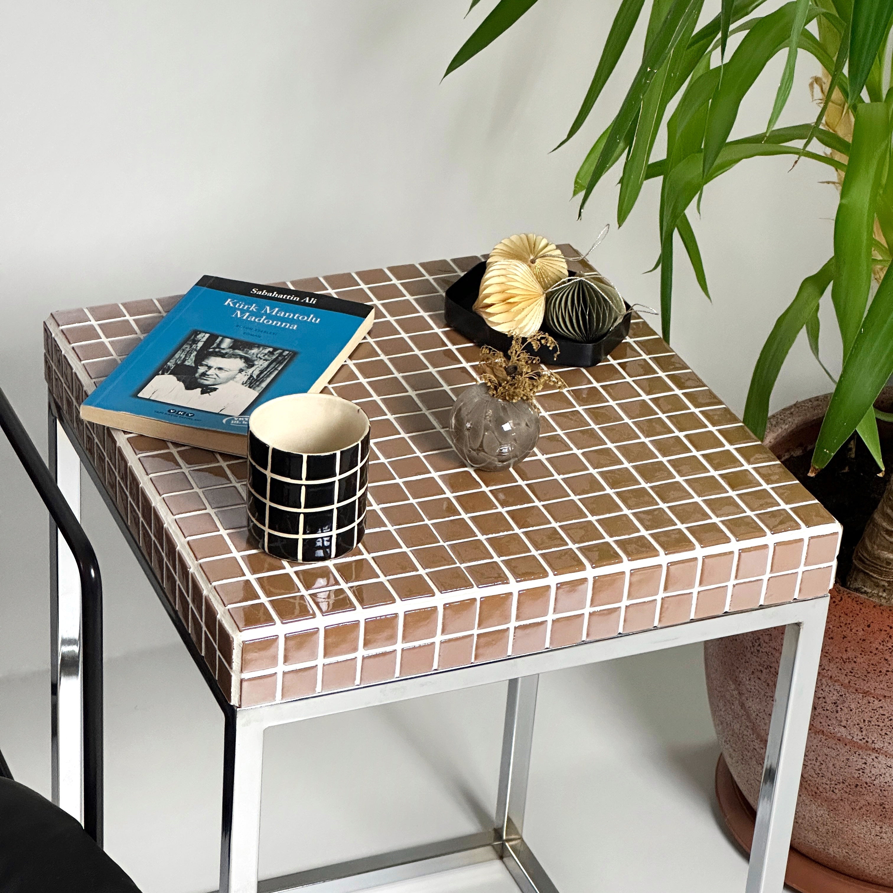 Lustramosa Side Table