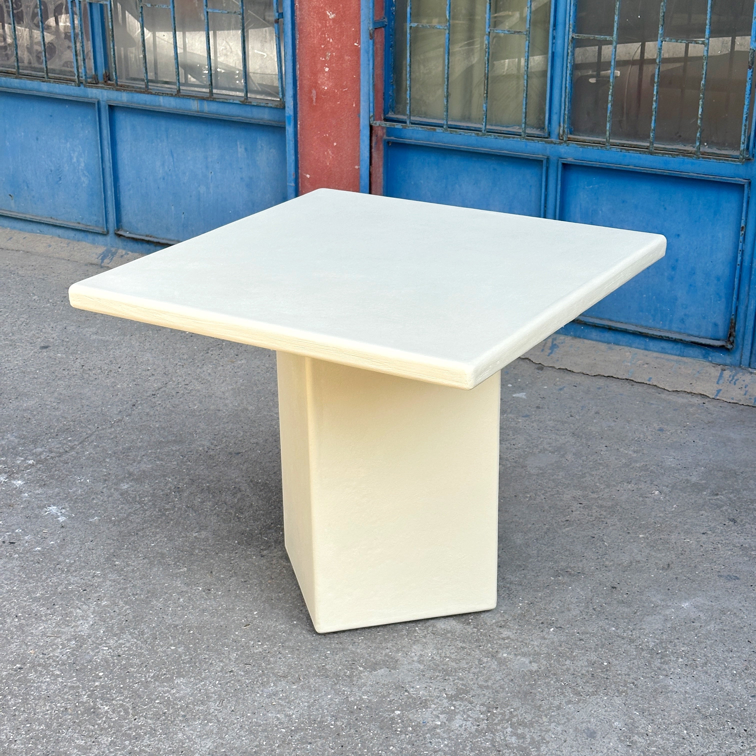 Luno Square Table
