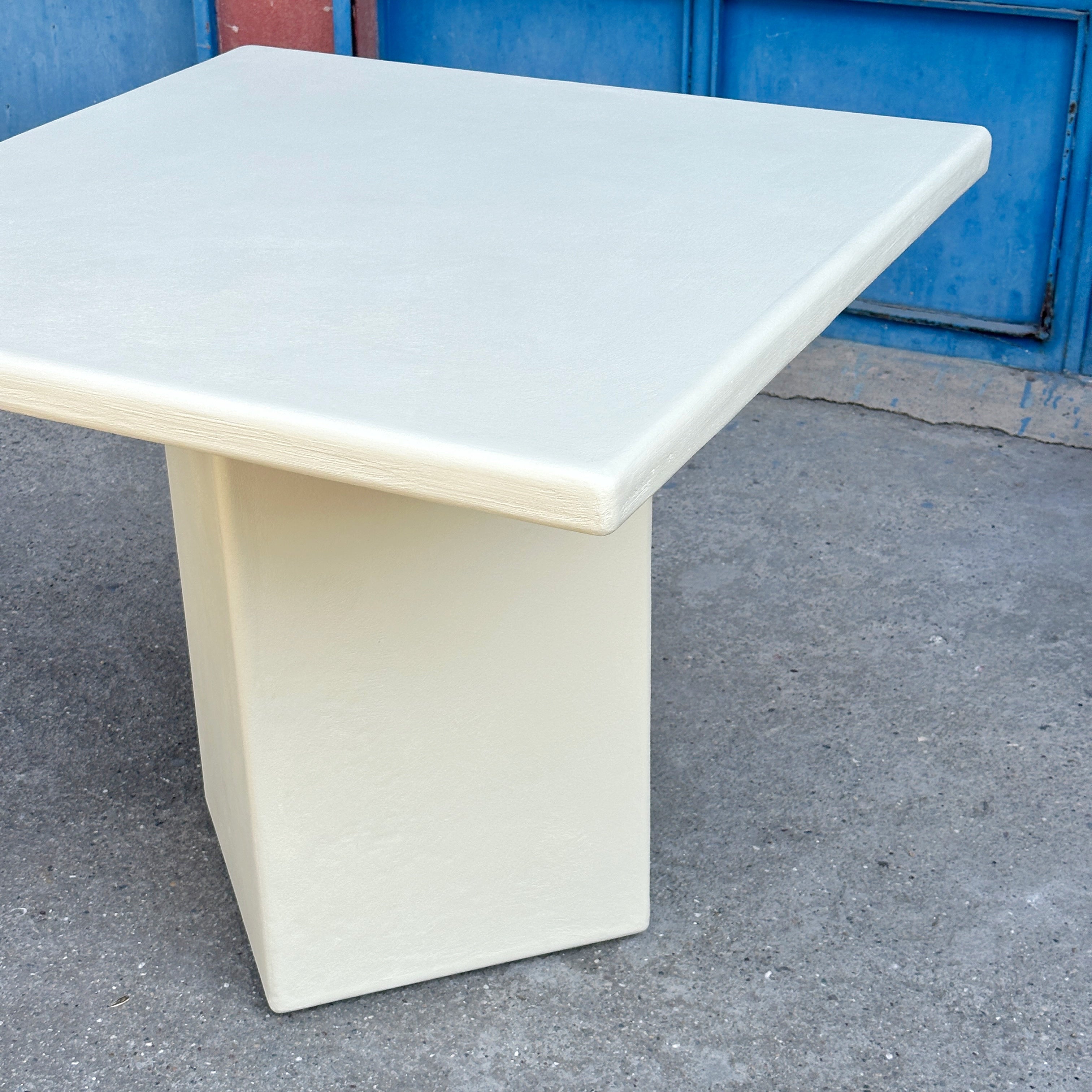 Luno Square Table