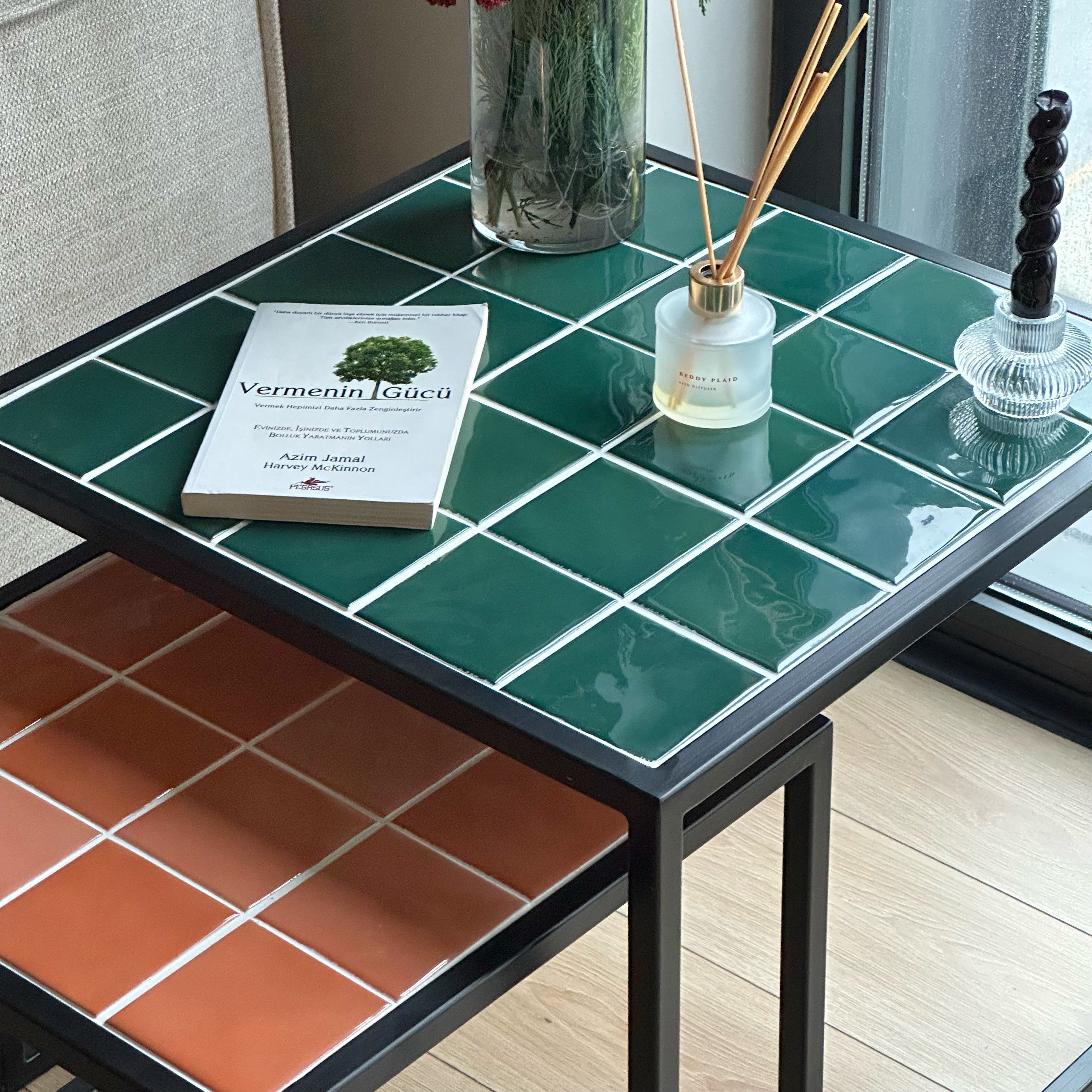 Retro-Twin Set of 2 Coffee Tables