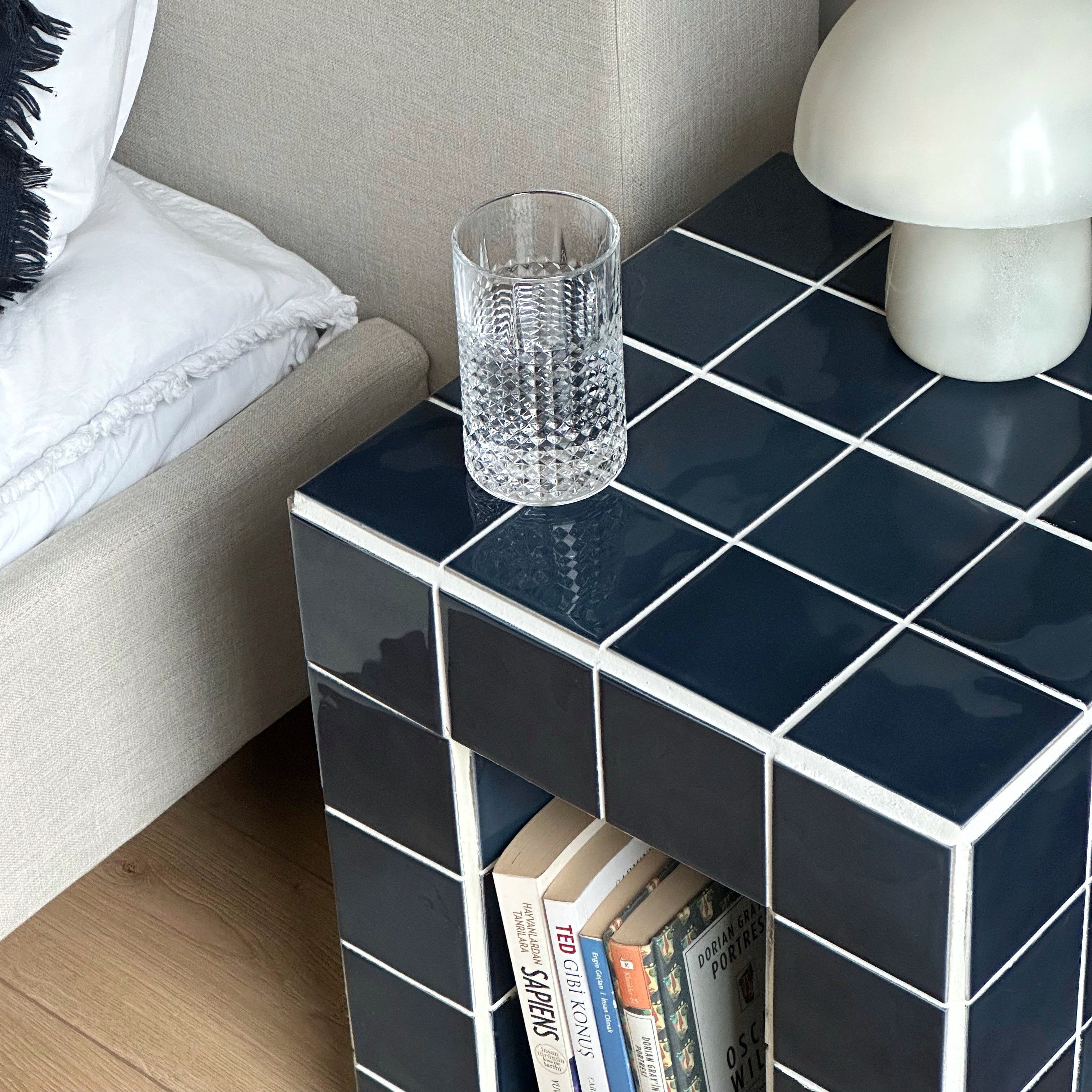 Como Nightstand