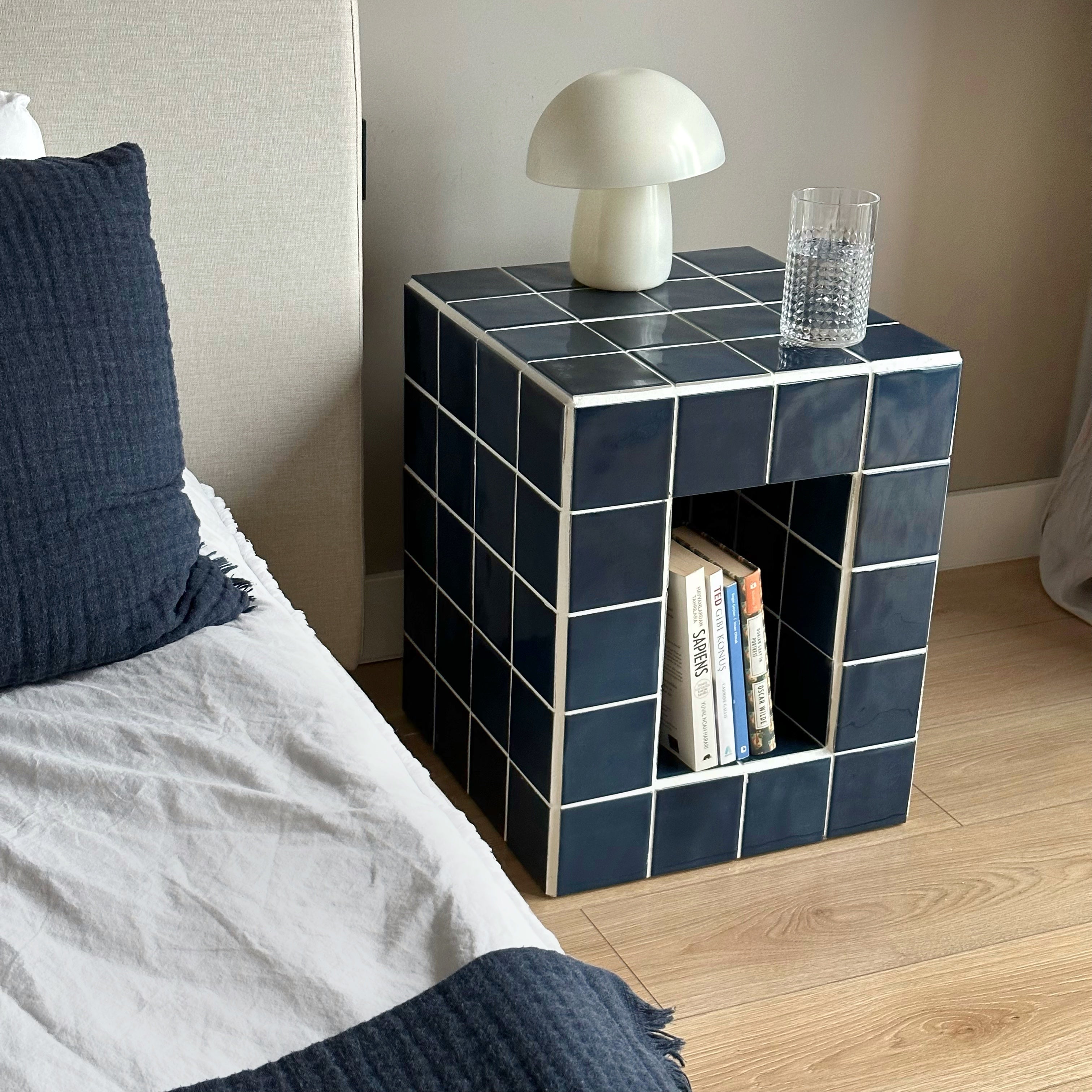 Como Nightstand