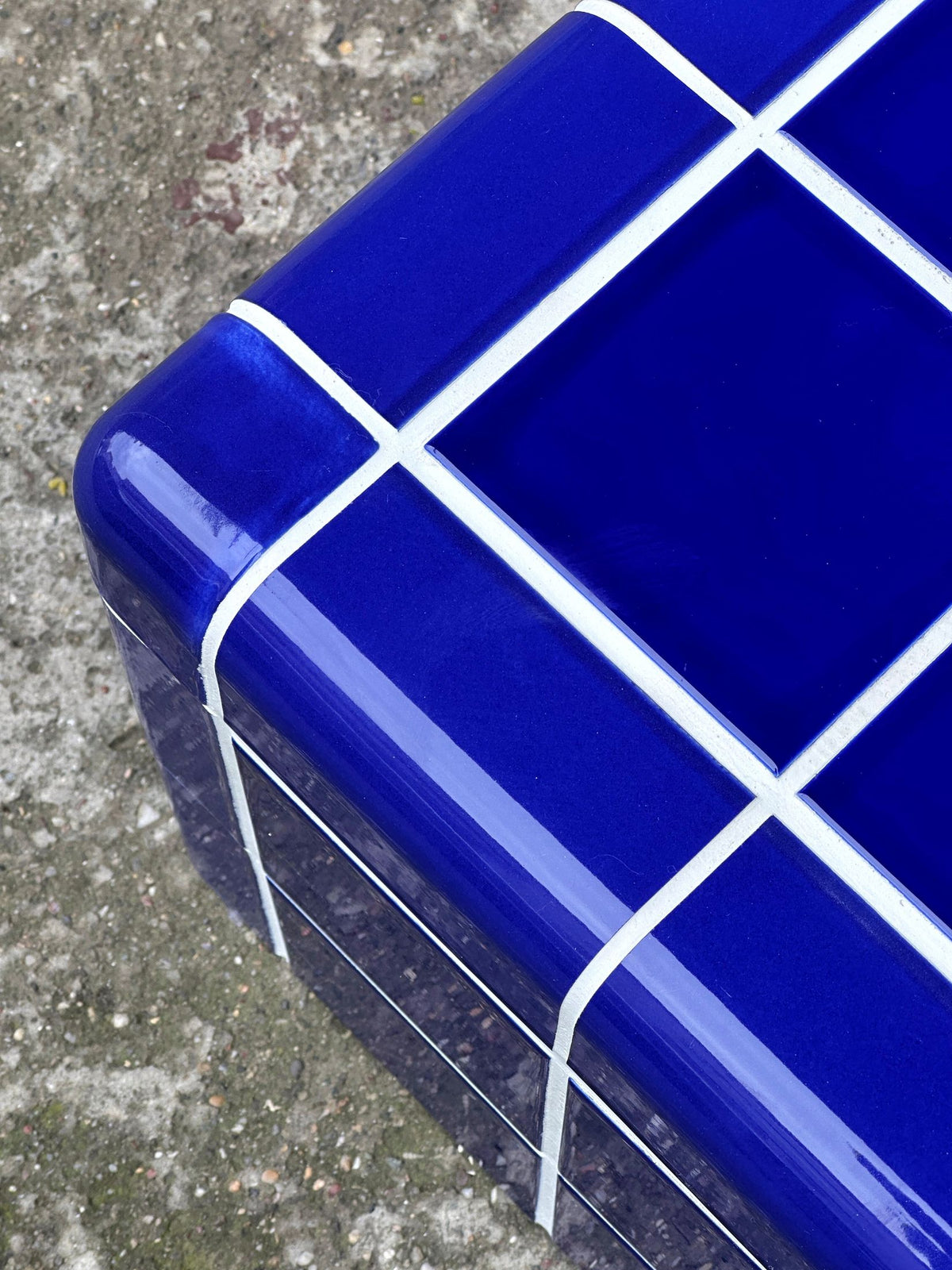 Mellow Coffee Corner in Cobalt Blue | Grid Design