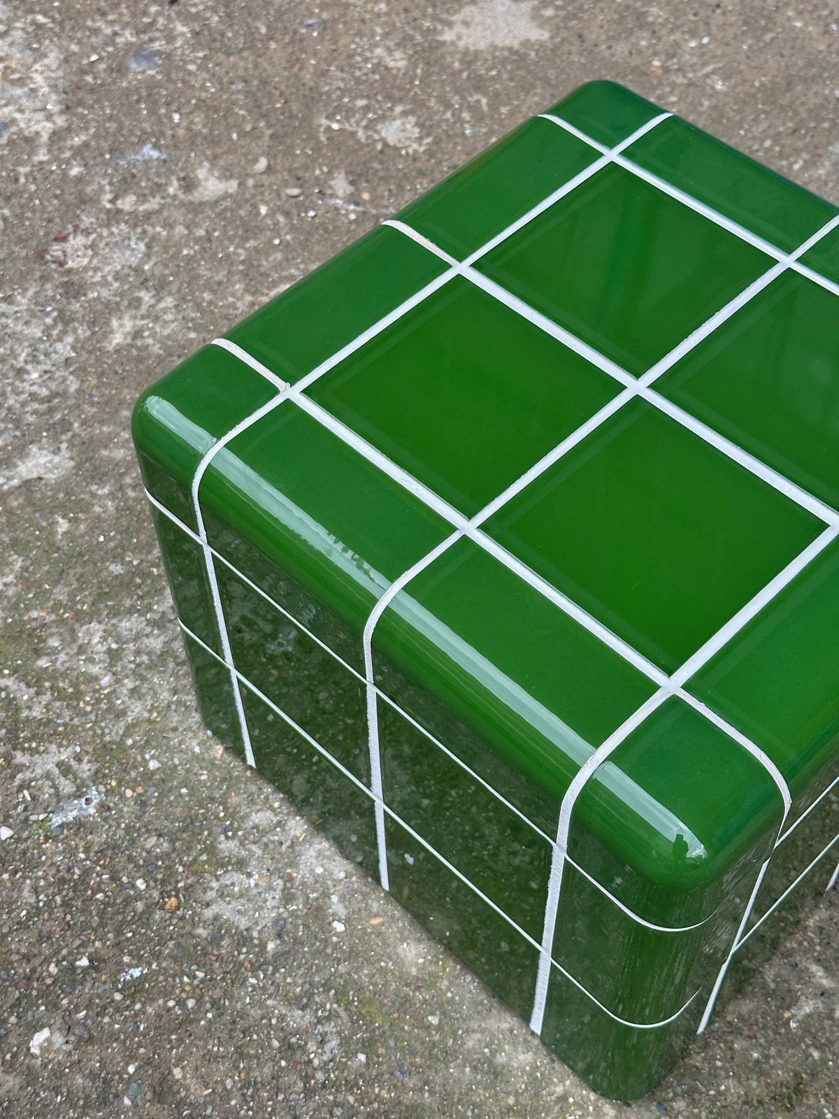 Mellow-U Coffee Table in Emerald Green | Grid Design