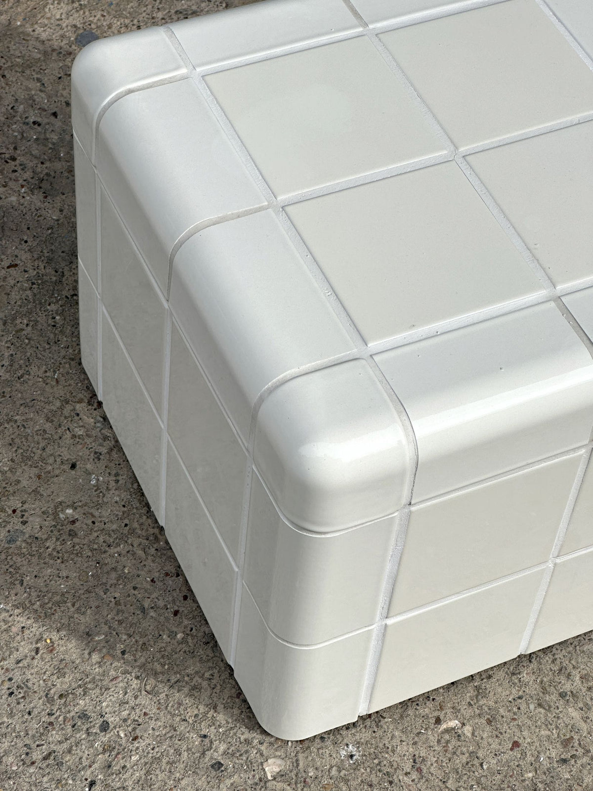 Mellow Coffee Corner in Ivory | Grid Design