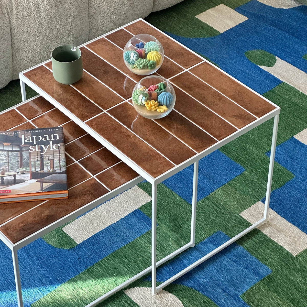 Bumpy 2-Piece Coffee Table in White Metal | Grid Design