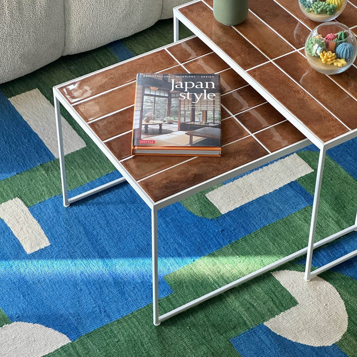 Bumpy 2-Piece Coffee Table in White Metal | Grid Design