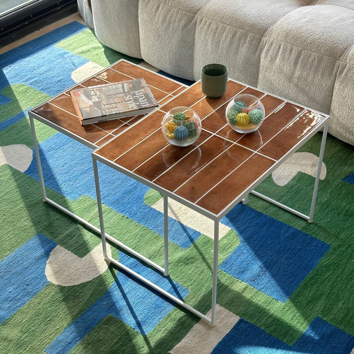 Bumpy 2-Piece Coffee Table in White Metal | Grid Design