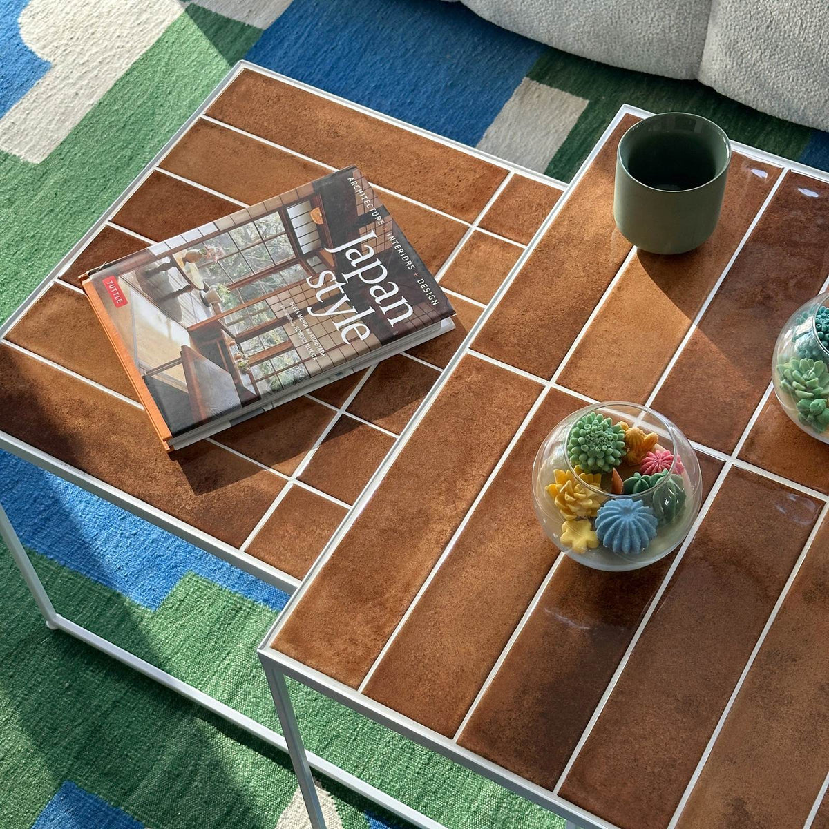 Bumpy 2-Piece Coffee Table in White Metal | Grid Design