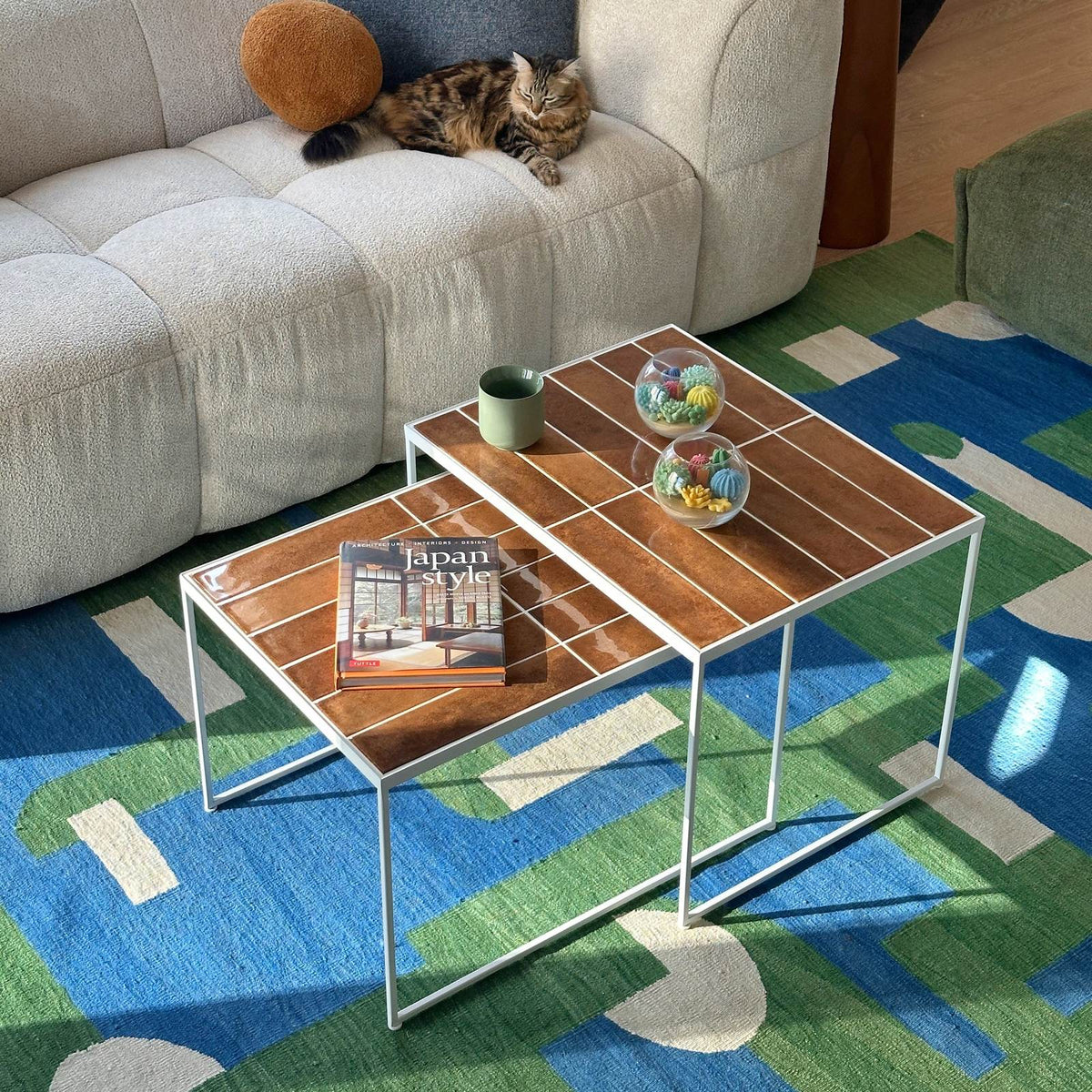 Bumpy 2-Piece Coffee Table in White Metal | Grid Design