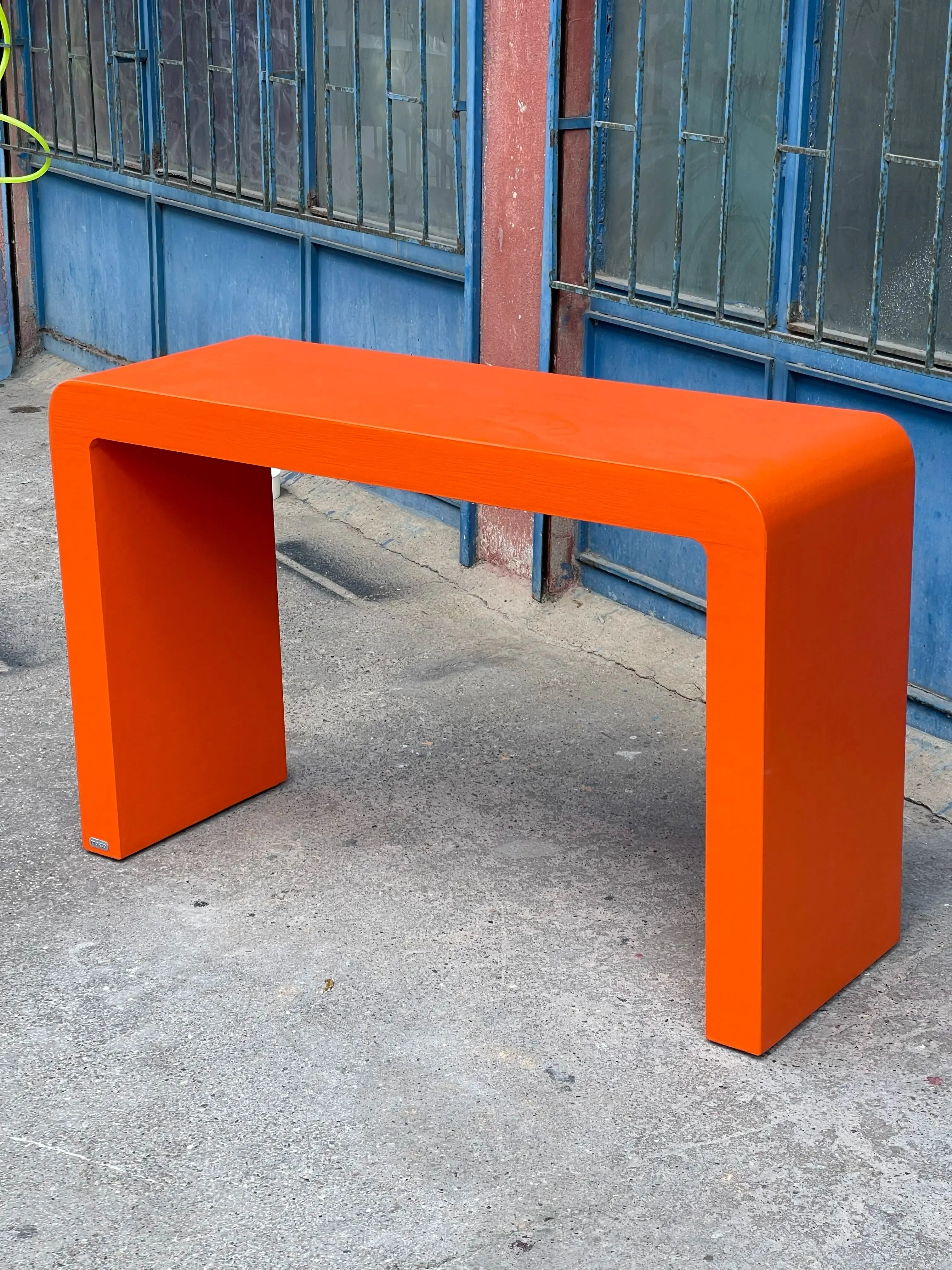 Orbit Desk INT-GRID DESIGN