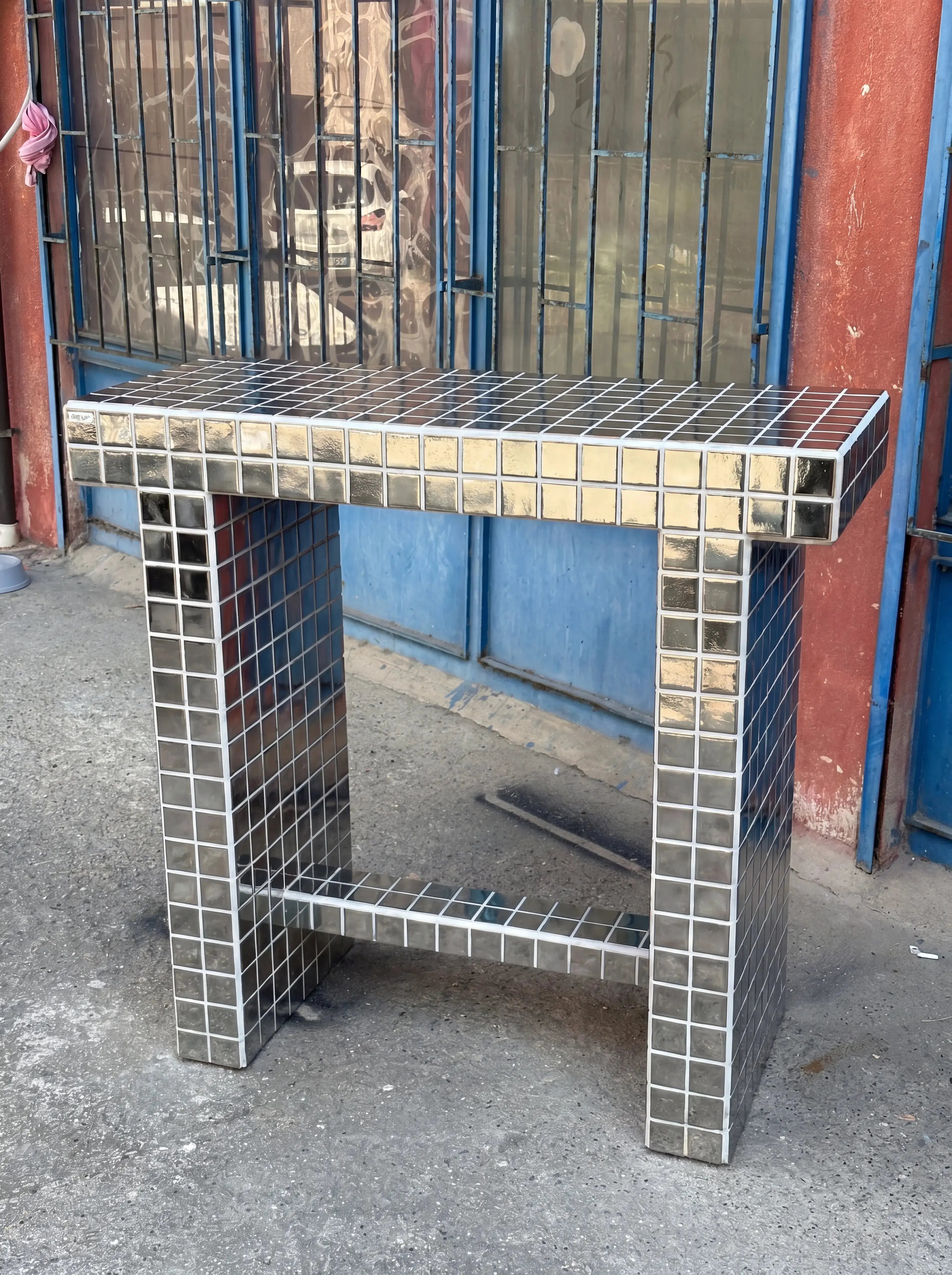 Specula Bar Table
